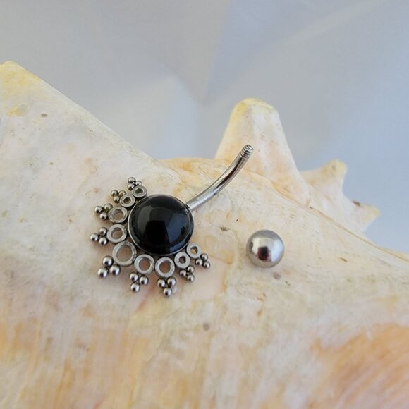 Belly button ring with onyx stone insert and hoops and balls accents - Picture 5 of 6